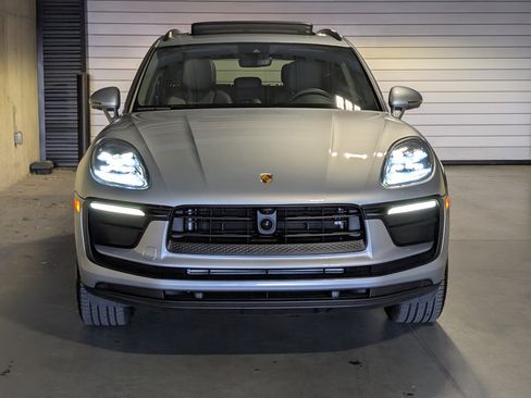 Used 2025 Porsche Macan image 12