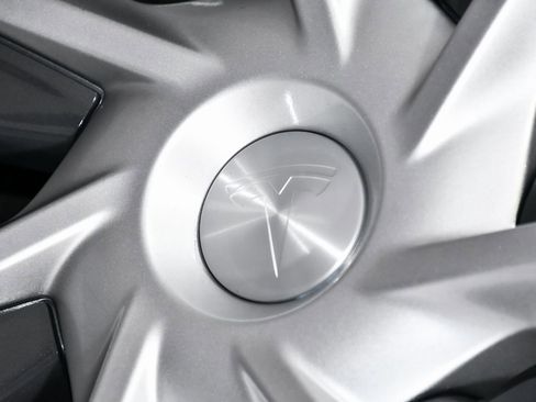 Used 2022 Tesla Model Y Long Range image 81