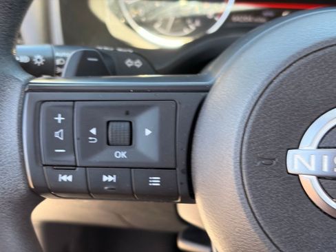 Used 2024 Nissan Rogue S AWD/4WD image 29