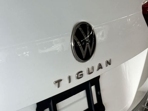 Certified 2022 Volkswagen Tiguan SE FWD image 10