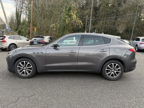 Used 2017 Maserati Levante image 5