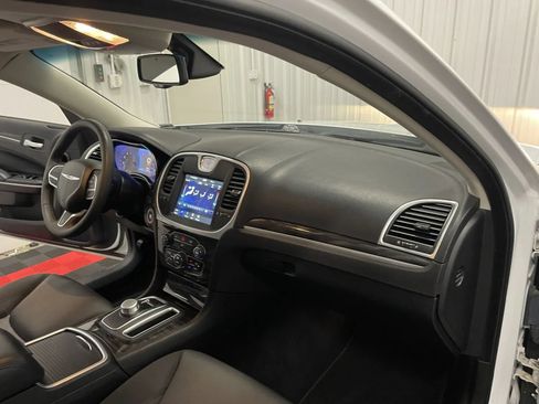 Used 2022 Chrysler 300 Touring AWD/4WD image 44