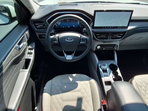 Used 2024 Ford Escape Platinum w/ Premium Technology Package AWD/4WD image 32