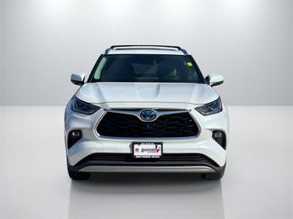Used 2023 Toyota Highlander Platinum video 2