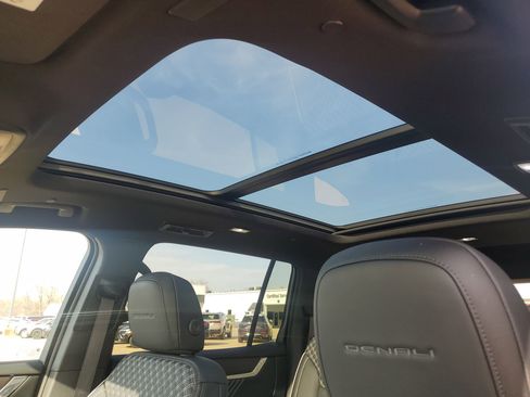 Used 2024 GMC Acadia Denali w/ Super Cruise Package image 27