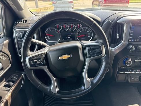 Used 2021 Chevrolet Silverado 1500 LT AWD/4WD image 3