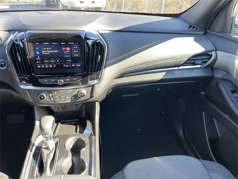 Used 2024 Chevrolet Traverse LT image 11