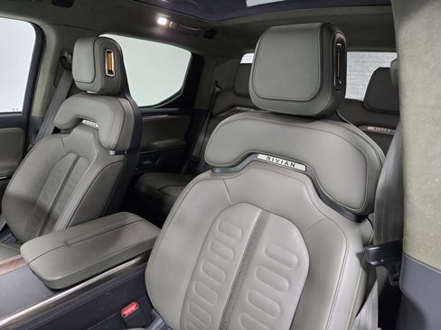 Used 2022 Rivian R1T Adventure image 13