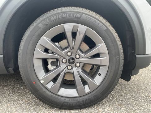 New 2026 Ford Explorer Active w/ Active Comfort Package AWD/4WD image 5
