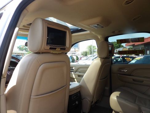 Used 2012 Cadillac Escalade Luxury AWD/4WD image 11