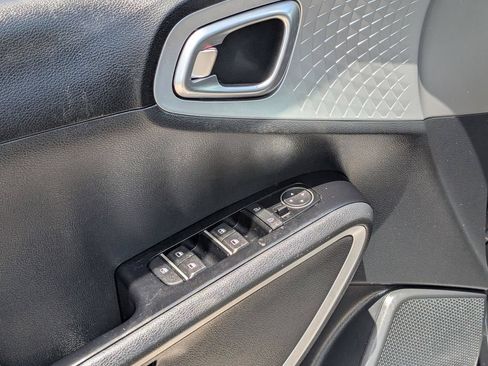 Used 2022 Kia Soul LX w/ Technology Package FWD image 16