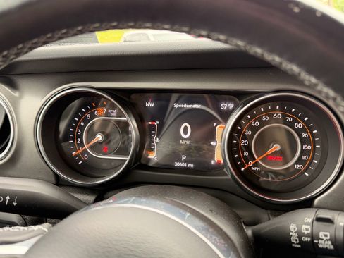 Used 2023 Jeep Wrangler Unlimited Rubicon w/ Cold Weather Group AWD/4WD image 18