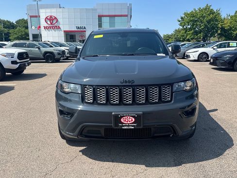 Used 2018 Jeep Grand Cherokee Altitude AWD/4WD image 2