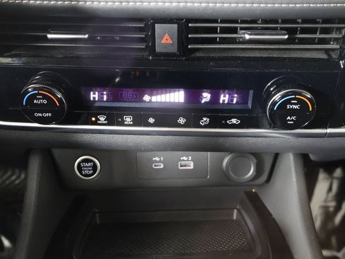 Used 2023 Nissan Rogue SV image 39