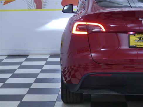 Used 2023 Tesla Model Y Long Range image 29