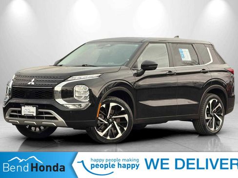 Used 2024 Mitsubishi Outlander SE image 1