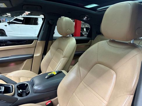 Used 2021 Porsche Cayenne E-Hybrid Coupe image 31