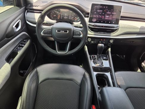 Used 2022 Jeep Compass Latitude FWD image 8