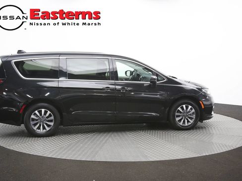 Used 2023 Chrysler Pacifica Touring-L FWD image 46