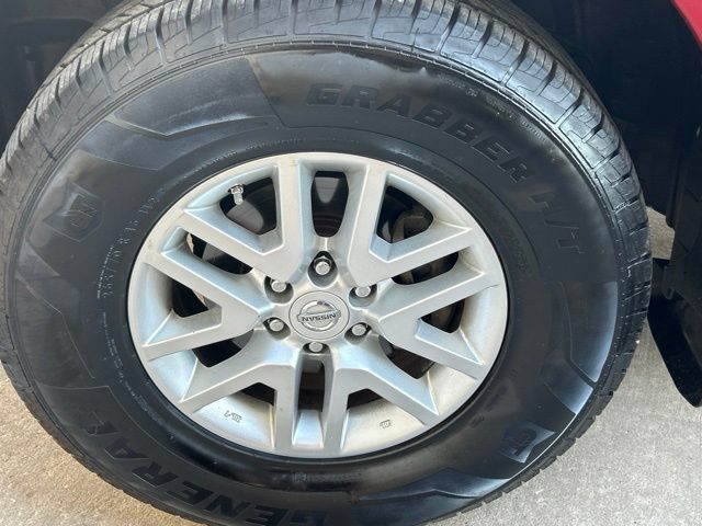 Used 2015 Nissan Frontier SV w/ SV Value Truck Package AWD/4WD image 13