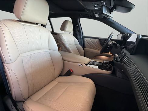 Used 2021 Lexus LS 500 w/ Interior Upgrade Package RWD image 14
