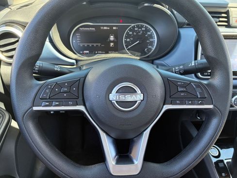Used 2025 Nissan Versa SV FWD image 25