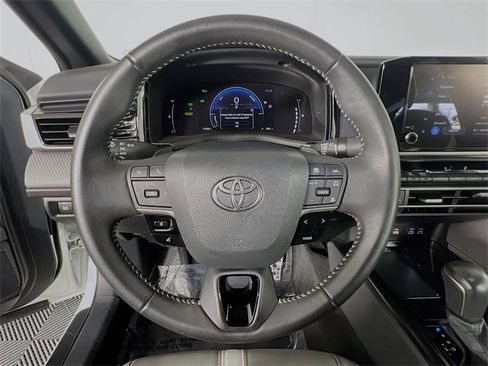 Used 2025 Toyota Camry SE image 15