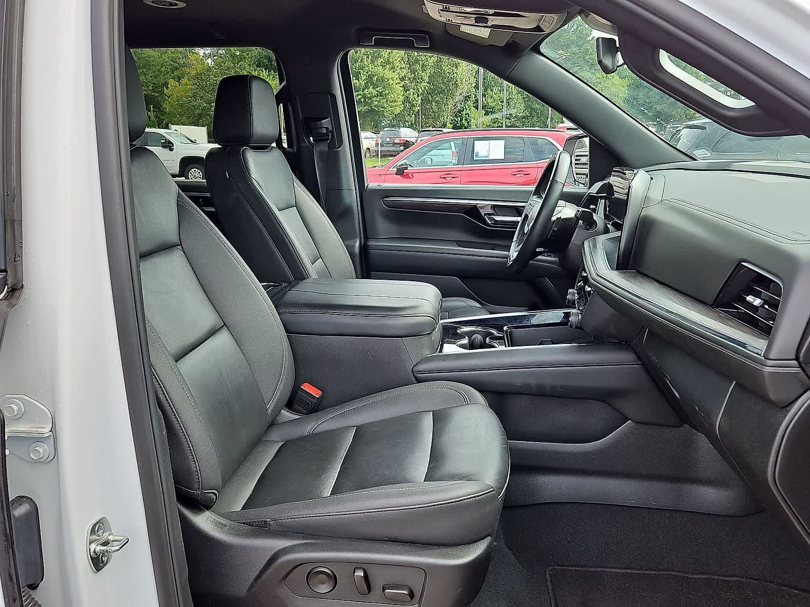 Used 2025 Chevrolet Tahoe LT AWD/4WD image 33