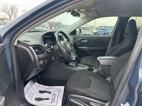 Used 2020 Jeep Cherokee Latitude w/ Cold Weather Group image 30