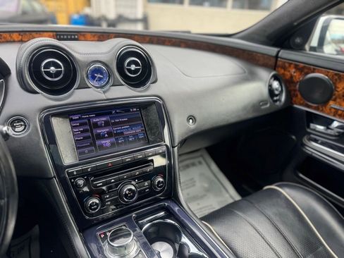 Used 2013 Jaguar XJ AWD image 35
