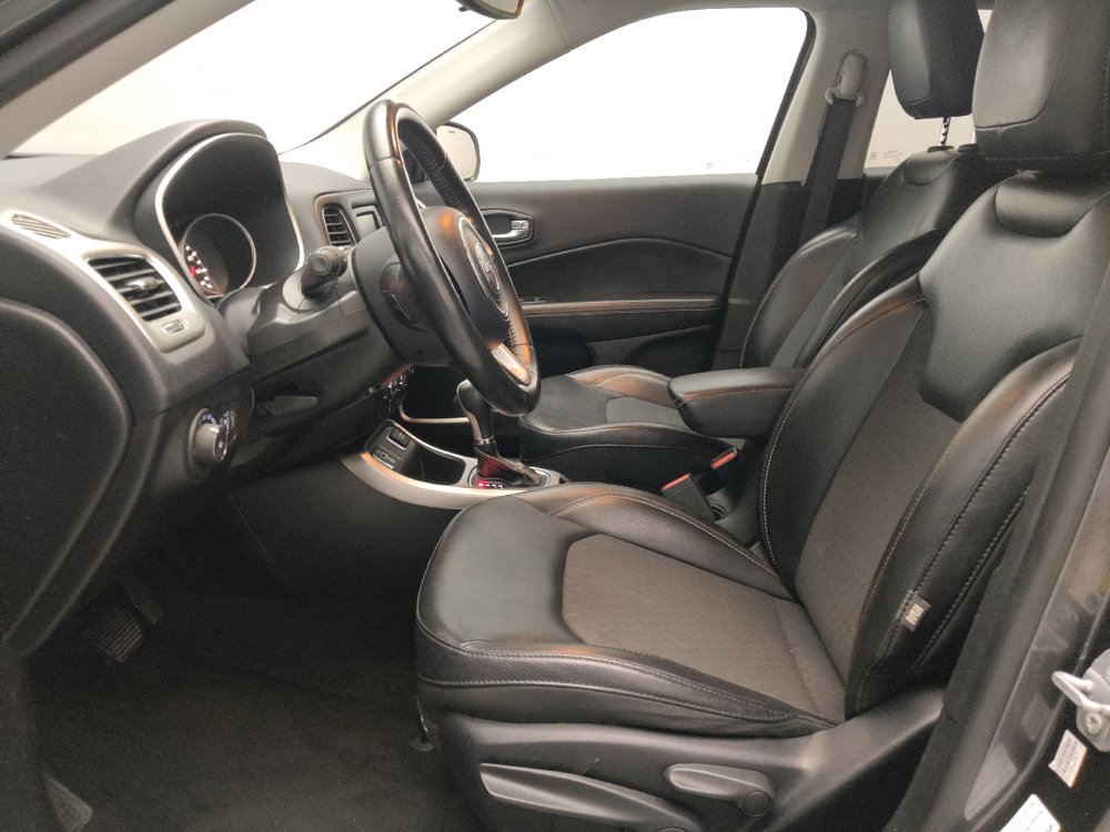 Used 2018 Jeep Compass Latitude FWD image 17