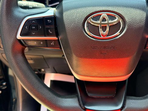 Used 2023 Toyota Highlander L FWD image 22