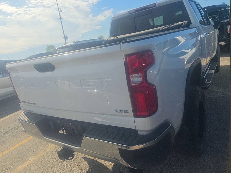 Used 2020 Chevrolet Silverado 2500 LTZ w/ LTZ Convenience Package AWD/4WD image 3