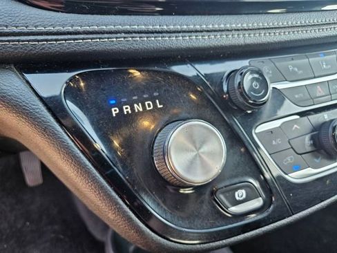 Used 2022 Chrysler Pacifica Touring image 24