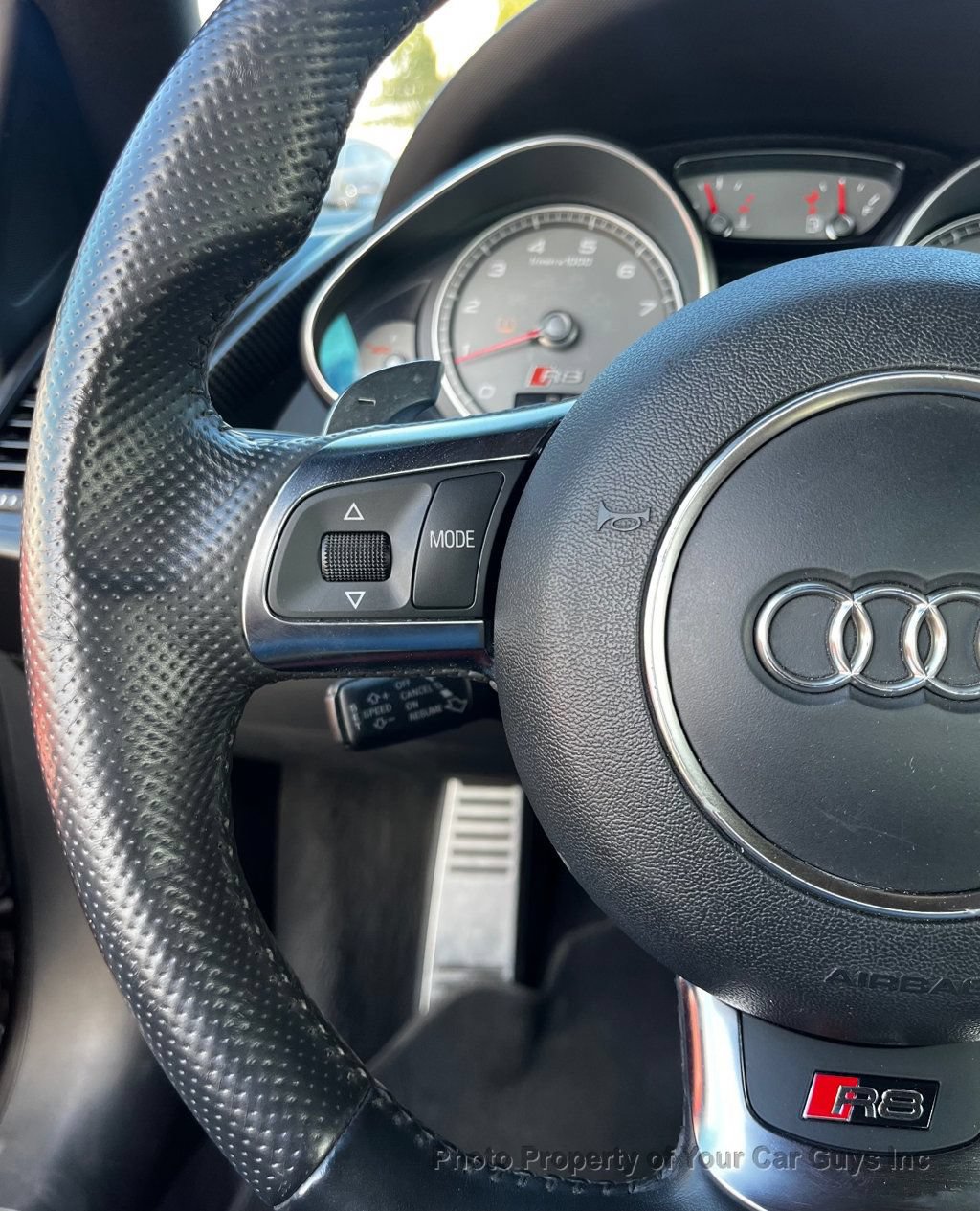 Used 2015 Audi R8 V8 w/ Extended Leather Package AWD/4WD image 32