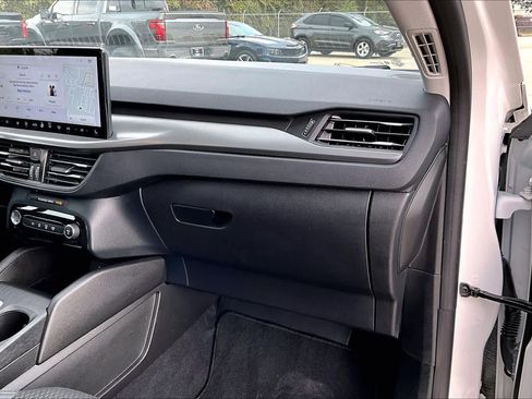 Used 2023 Ford Escape SE image 19