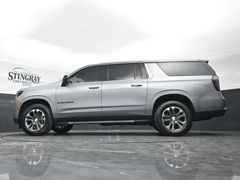 Used 2026 Chevrolet Suburban LT w/ Comfort Package RWD image 32