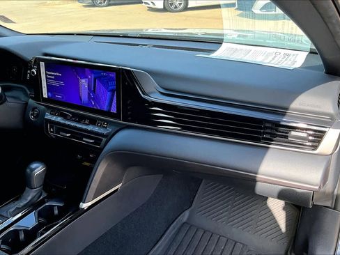 Used 2025 Toyota Camry XSE FWD image 16