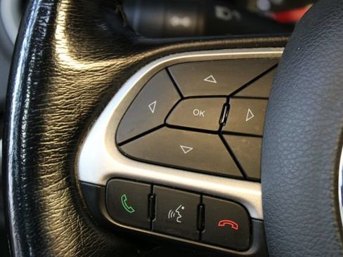 Used 2018 Jeep Renegade Latitude w/ Cold Weather Group AWD/4WD image 19