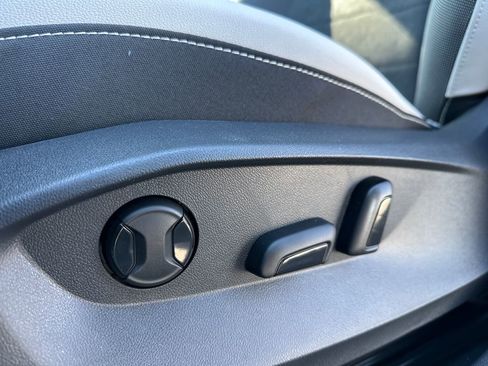 New 2026 Volkswagen Taos SE image 4