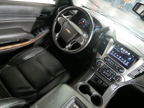 Used 2017 Chevrolet Tahoe LT w/ Luxury Package AWD/4WD image 9
