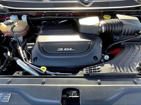 Used 2017 Chrysler Pacifica Touring-L image 31