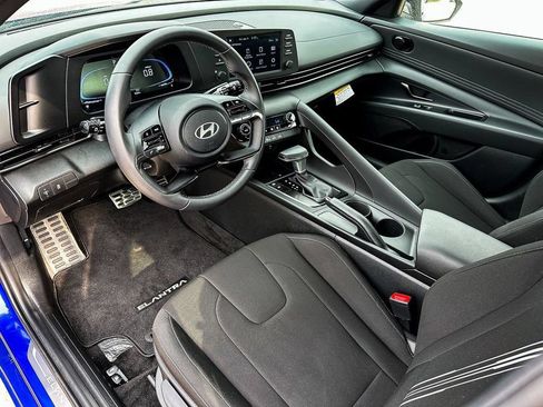 Used 2025 Hyundai Elantra Sport FWD image 15