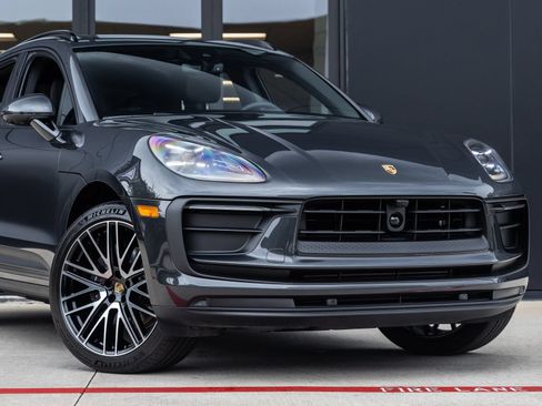 Certified 2026 Porsche Macan AWD/4WD image 9