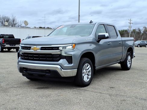 Used 2025 Chevrolet Silverado 1500 LT AWD/4WD image 3