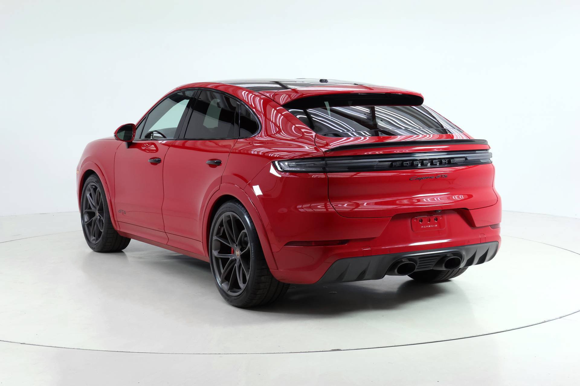 Certified 2025 Porsche Cayenne GTS AWD/4WD image 3
