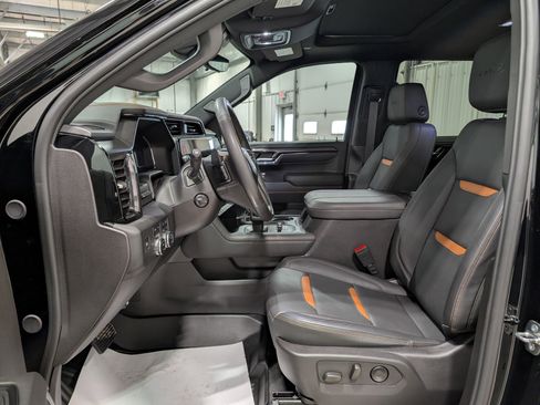 Used 2024 GMC Sierra 1500 AT4 w/ Technology Package AWD/4WD image 17