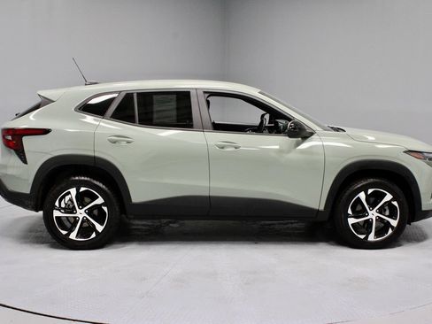 Used 2024 Chevrolet Trax RS w/ Driver Confidence Package FWD image 6