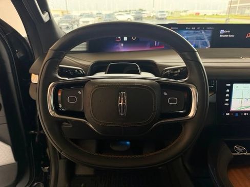 Used 2025 Lincoln Navigator Black Label AWD/4WD image 17