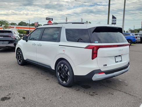 New 2026 Kia Carnival EX FWD image 4